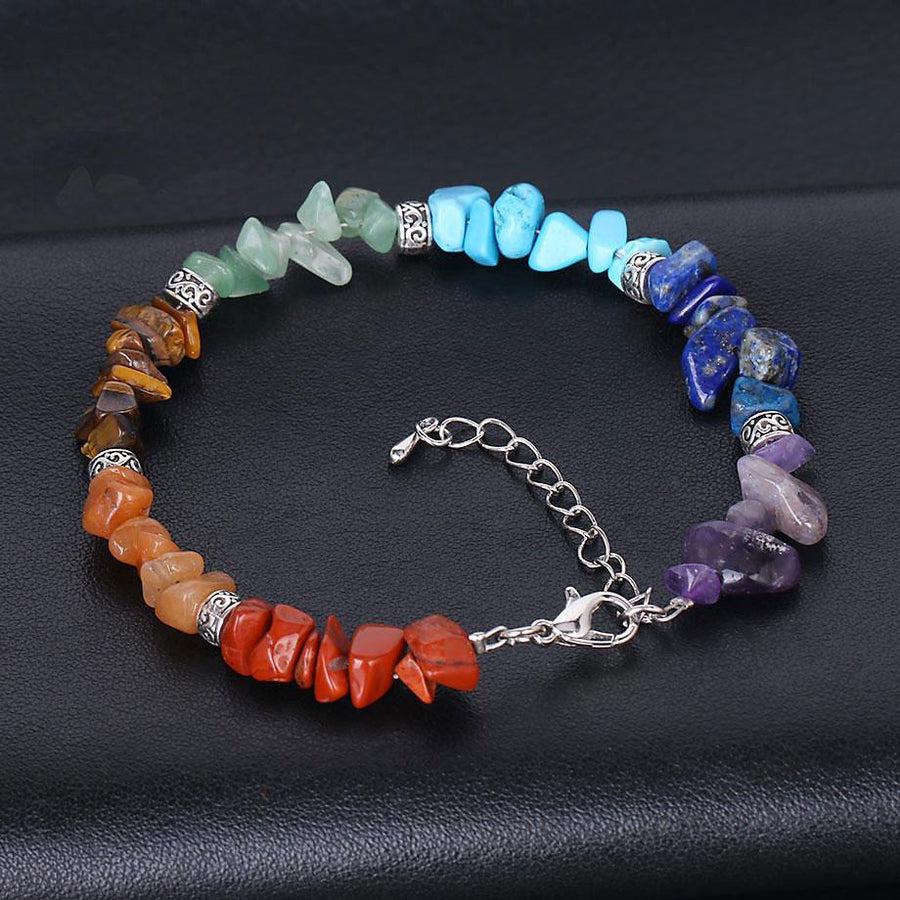 Gros plan sur les pierres du bracelet énergétique
