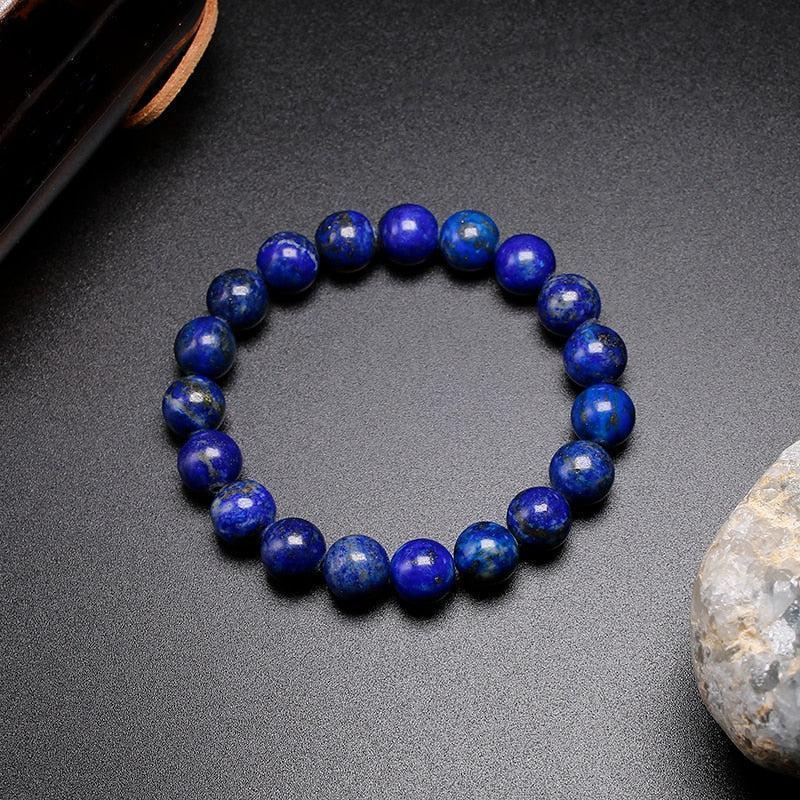 Gros plan sur les perles du bracelet Lapis Lazuli
