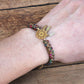 Bracelet artisanal avec pierres d'agate et pendentifs