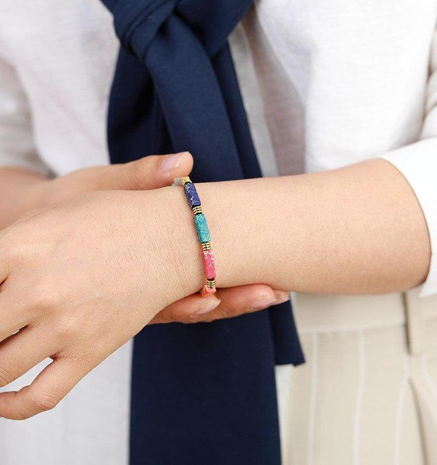 Vue latérale du bracelet ajustable en cordon tissé