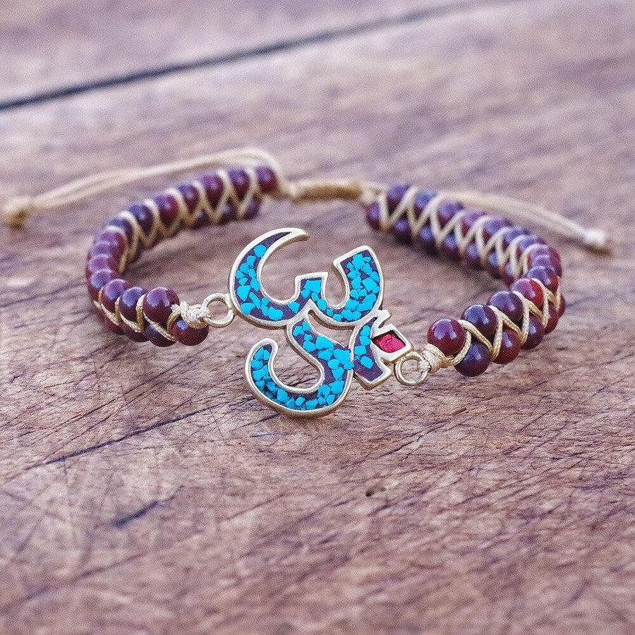 Bracelet en améthyste avec symbole Om, vue de face