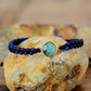 Bracelet enroulé, mettant en valeur les nuances des pierres