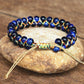 Bracelet Shamballa avec pierres d'Œil de tigre bleu en gros plan