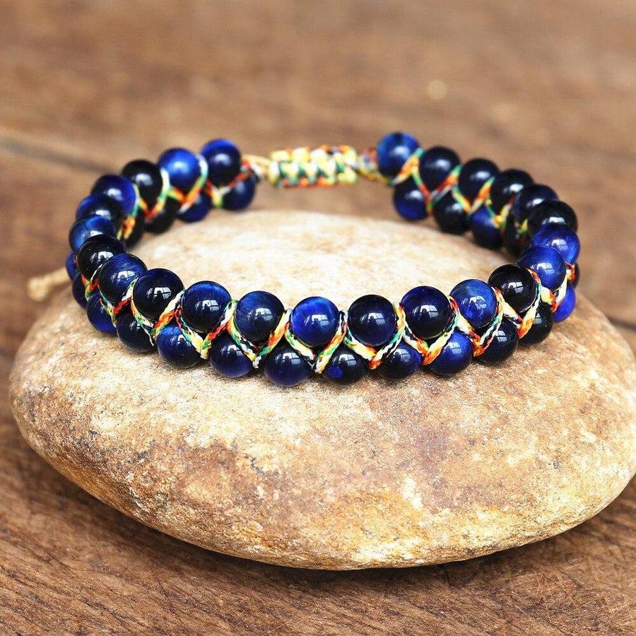 Bracelet artisanal en Œil de tigre bleu sur fond neutre