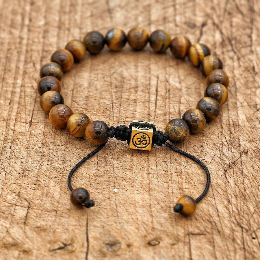 Bracelet en Œil de Tigre posé sur une surface en bois
