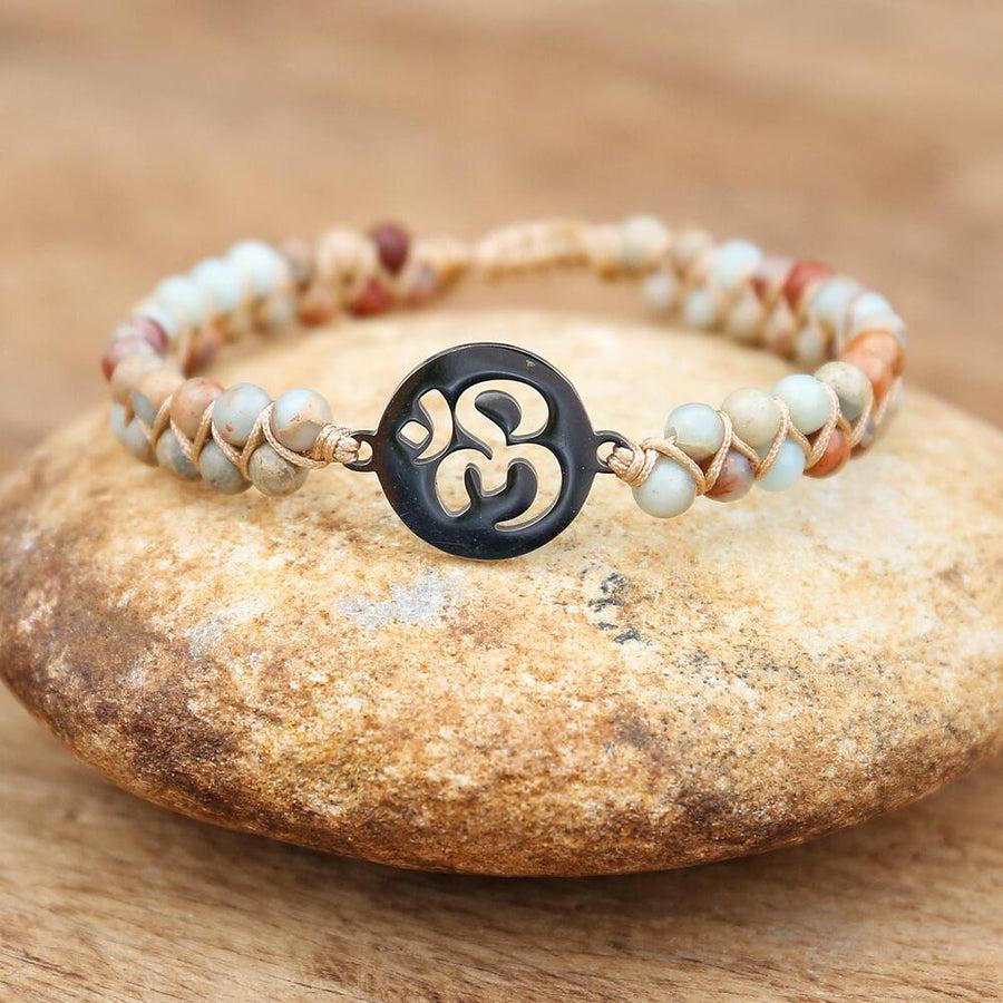 Bracelet Shamballa en jaspe avec symbole Om en gros plan