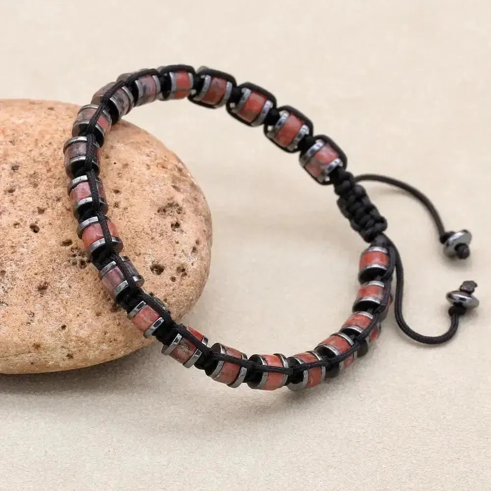 Zoom sur le tressage du bracelet Shamballa