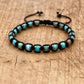 Bracelet Shamballa en pierres naturelles sur fond neutre