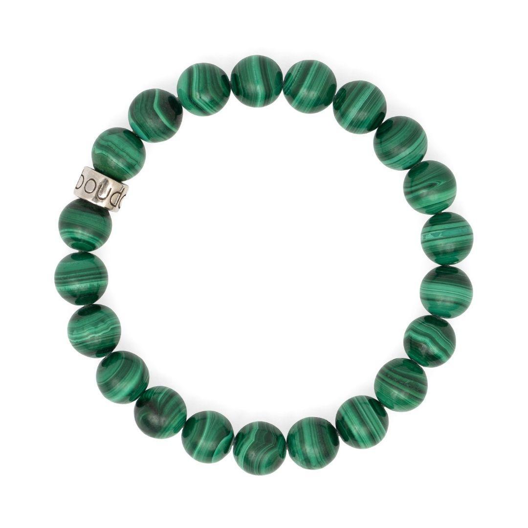 Détail des perles de malachite et de la perle argentée