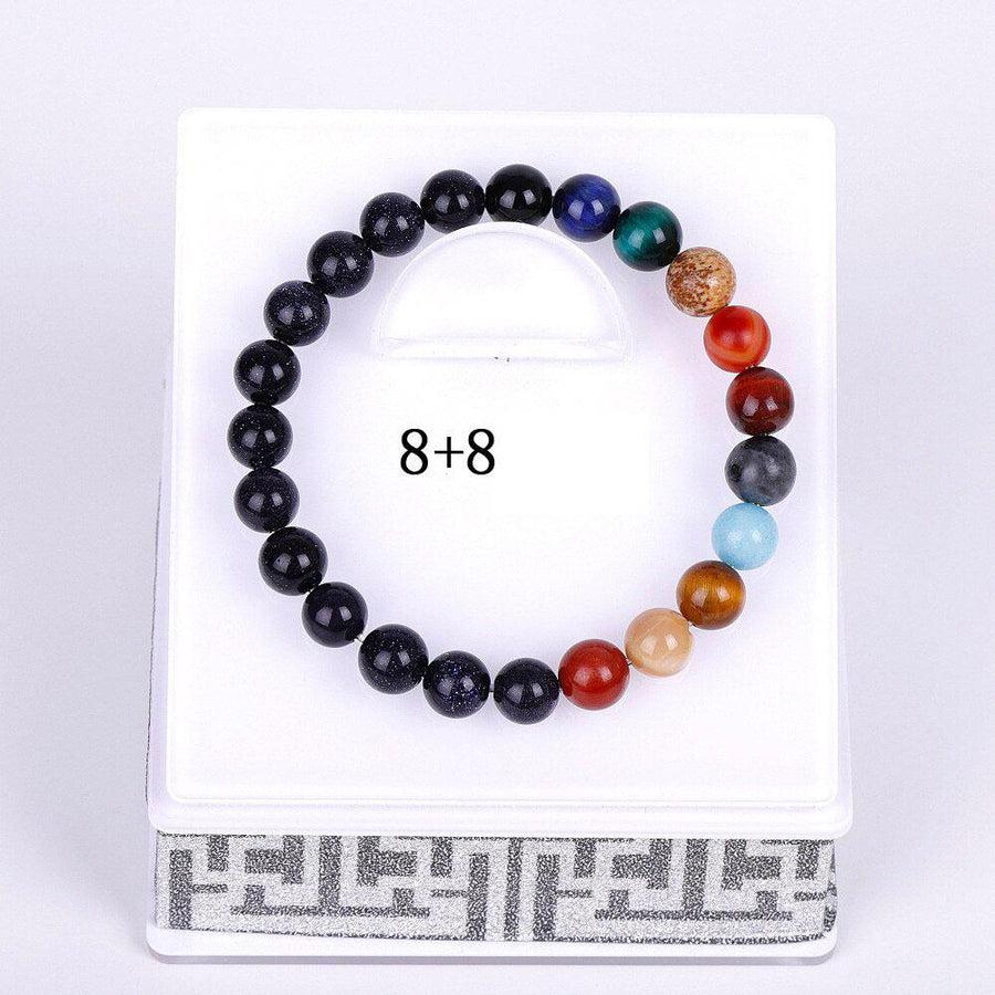 Détail des pierres du bracelet symbolisant le système solaire