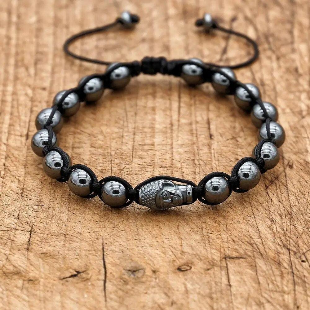 Bracelet en hématite avec tête de Bouddha en gros plan