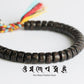 Bracelet tibétain montrant l'élégance des perles gravées