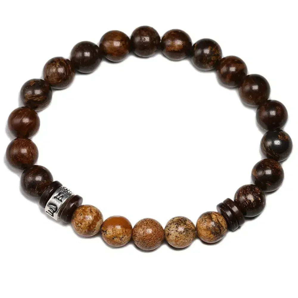 Bracelet en perles de bronzite et noix de coco, vue rapprochée