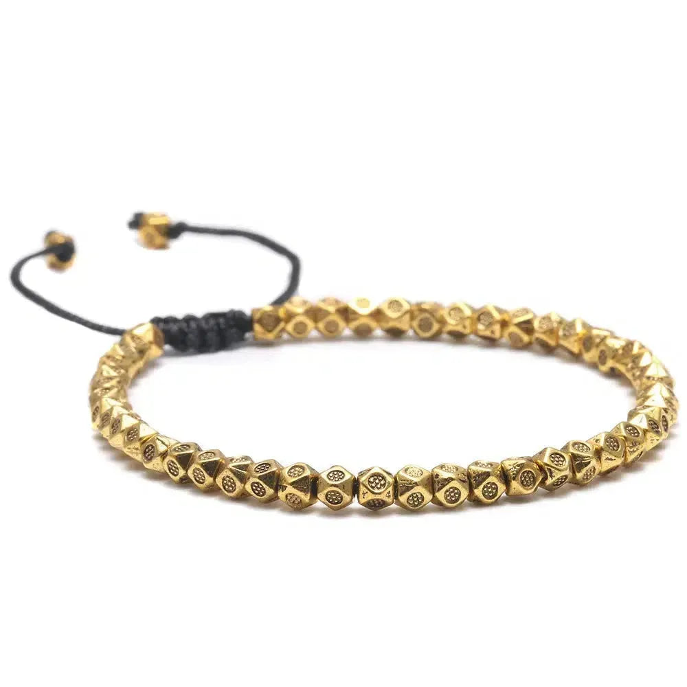 Bracelet tibétain ajustable avec perles sur fond clair