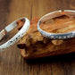 Bracelet manchette argent avec mantra bouddhiste gravé