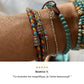 Bracelet tibétain multicolore avec amulette Bouddha en gros plan