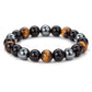 Composition équilibrée de perles sur bracelet élastique