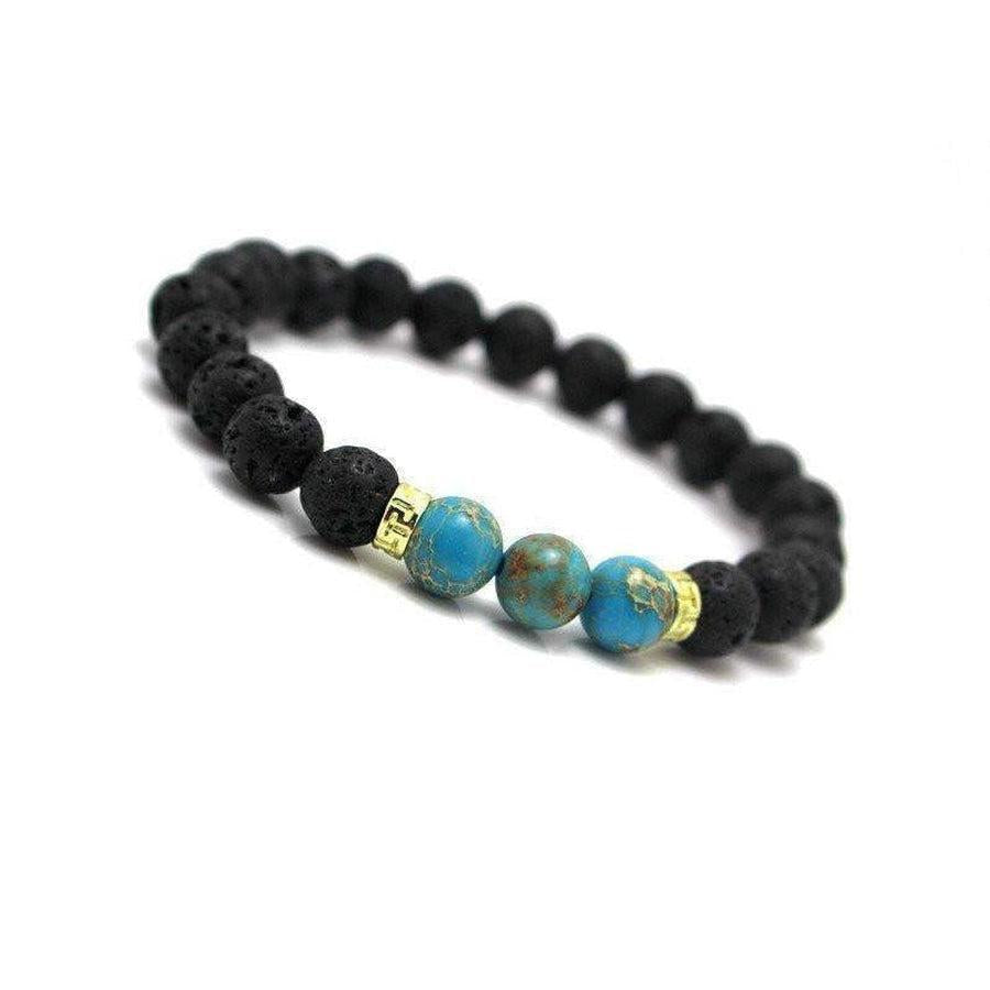 Gros plan sur les pierres turquoise et lave du bracelet