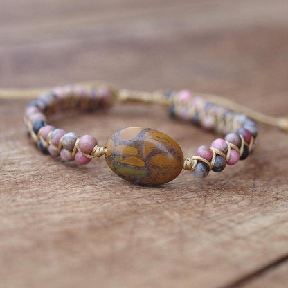 Détail des perles polies de jaspe et rhodonite