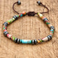 Vue latérale du bracelet montrant les nuances vibrantes