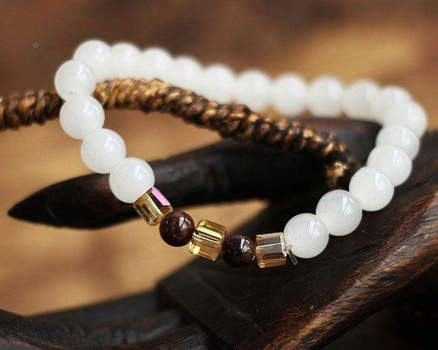 Bracelet en pierres naturelles, vue latérale