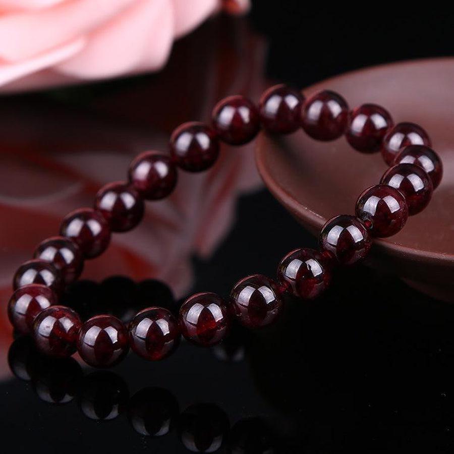 Bracelet grenat élégant avec fermoir en métal