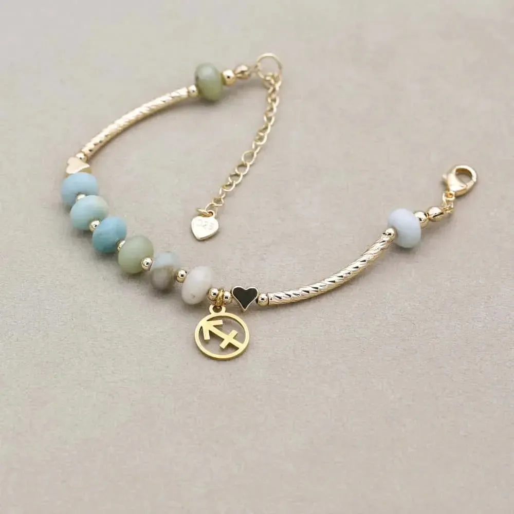Vue latérale du bracelet montrant la chaînette réglable