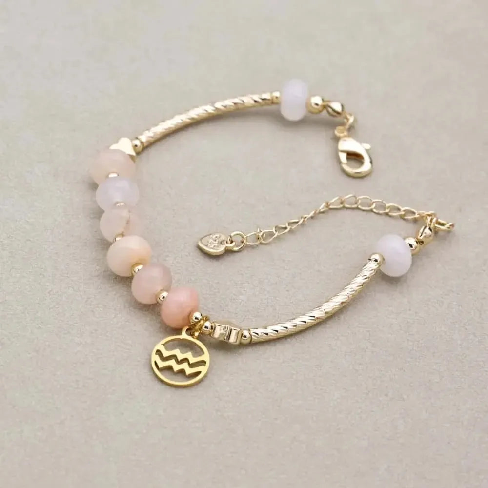 Vue latérale du bracelet montrant la chaînette réglable