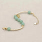 Vue latérale du bracelet zodiaque en aventurine verte et or