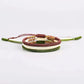 Bracelet artisanal blanc en gros plan