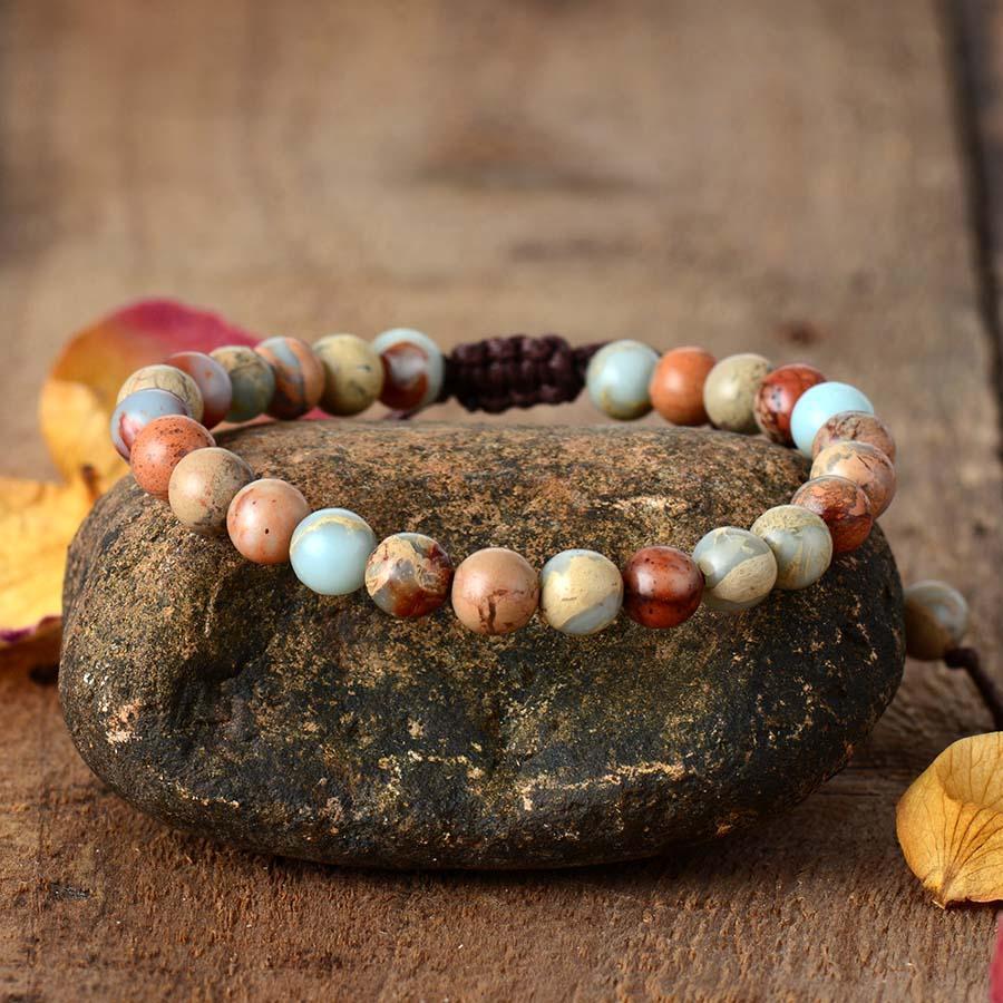 Bracelet en pierres de Jaspe et Onyx sur fond blanc
