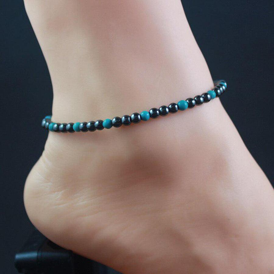 Détail des perles rondes et polies sur bracelet extensible
