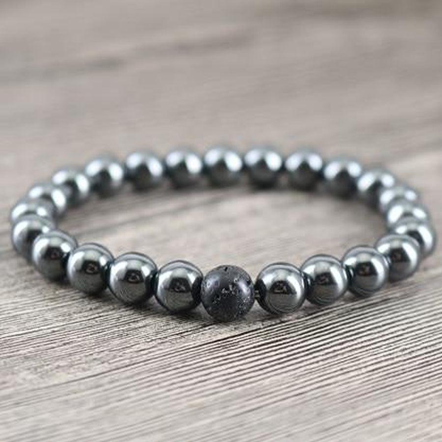 Gros plan sur perles d'hématite et de lave