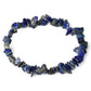 Bracelet en pierres naturelles violettes et blanches sur fond neutre