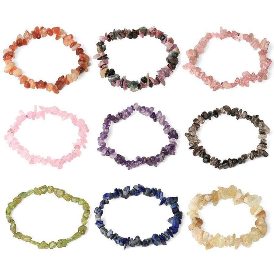 Collection de bracelets en pierres irrégulières de différentes couleurs
