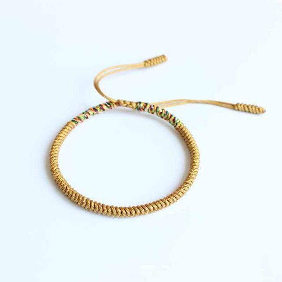 Détail d'un nœud coulissant sur bracelet tressé