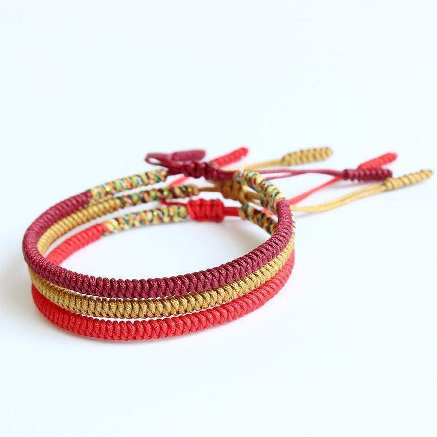 Ensemble de bracelets tibétains sur fond neutre