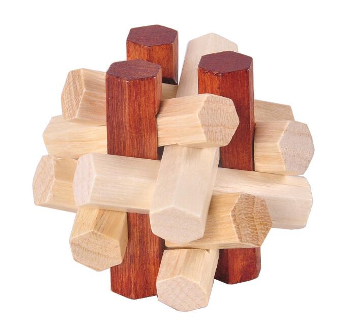 Casse-tête hexagonal en bois avec pièces assemblées