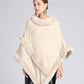 Cape polaire crème avec contour épais sur mannequin