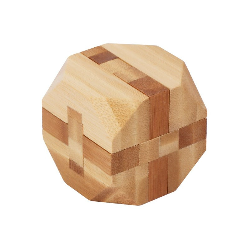 Casse-tête en bois en forme de cube, pièces assemblées