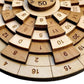 Vue rapprochée des chiffres sur les anneaux du puzzle