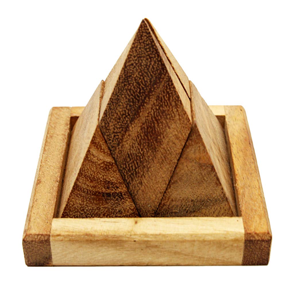 Casse-tête pyramide en bois massif, assemblé sur une table