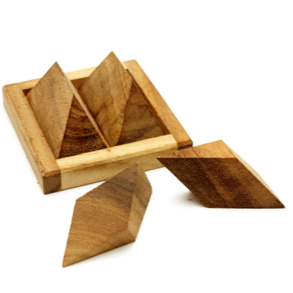 Solution du casse-tête pyramide en bois, pièces assemblées