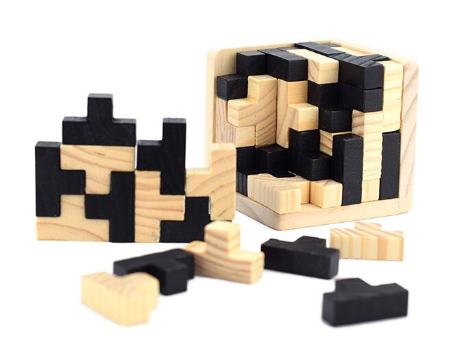 Puzzle 3D en bois avec pièces imbriquées