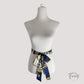 Vue d'ensemble de la ceinture foulard nouée autour de la taille