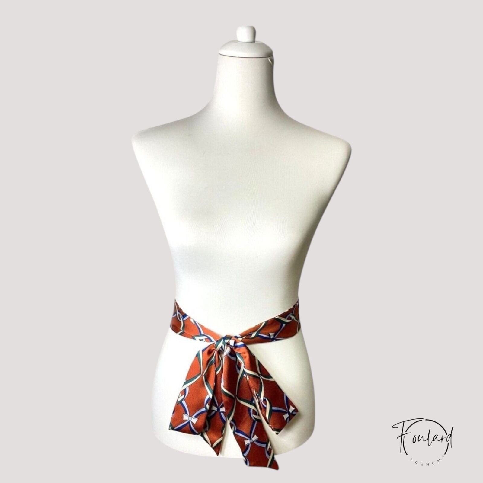 Noeud de ceinture foulard brique aux motifs graphiques