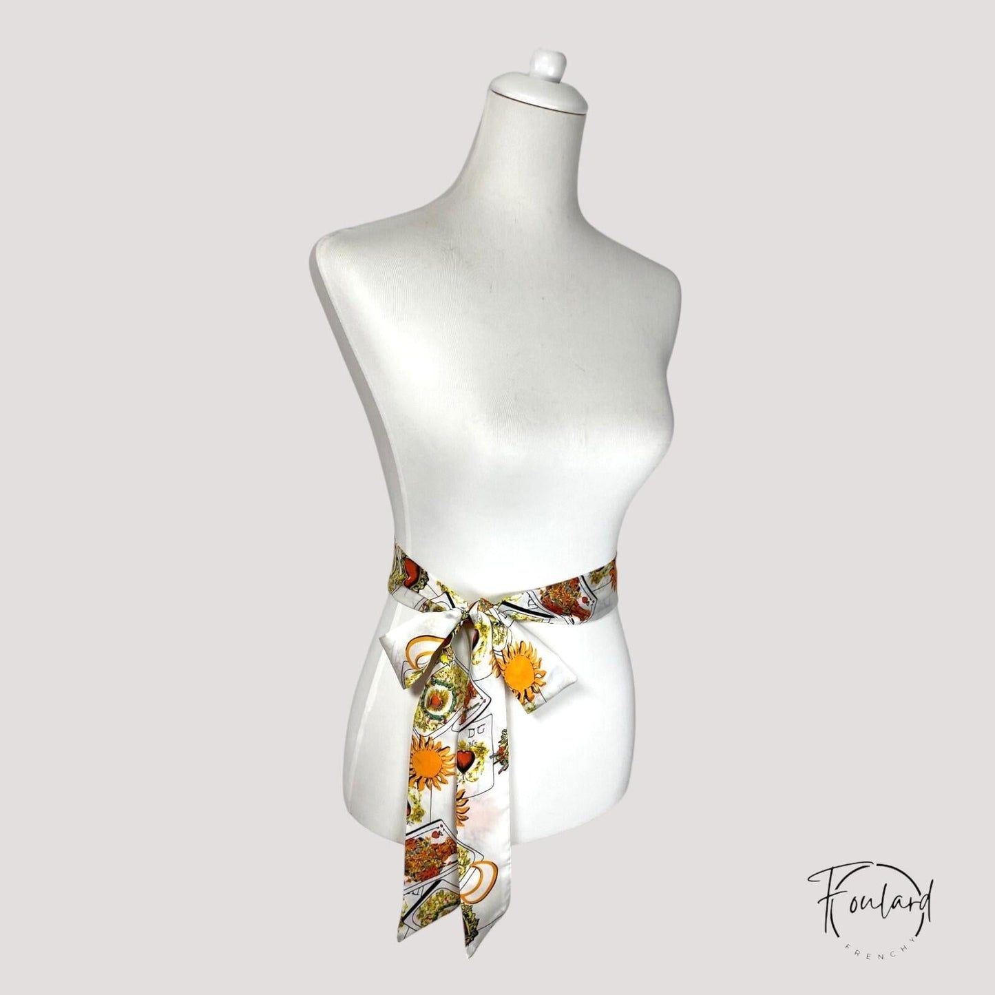 Ceinture foulard motif soleils stylisés sur fond satiné