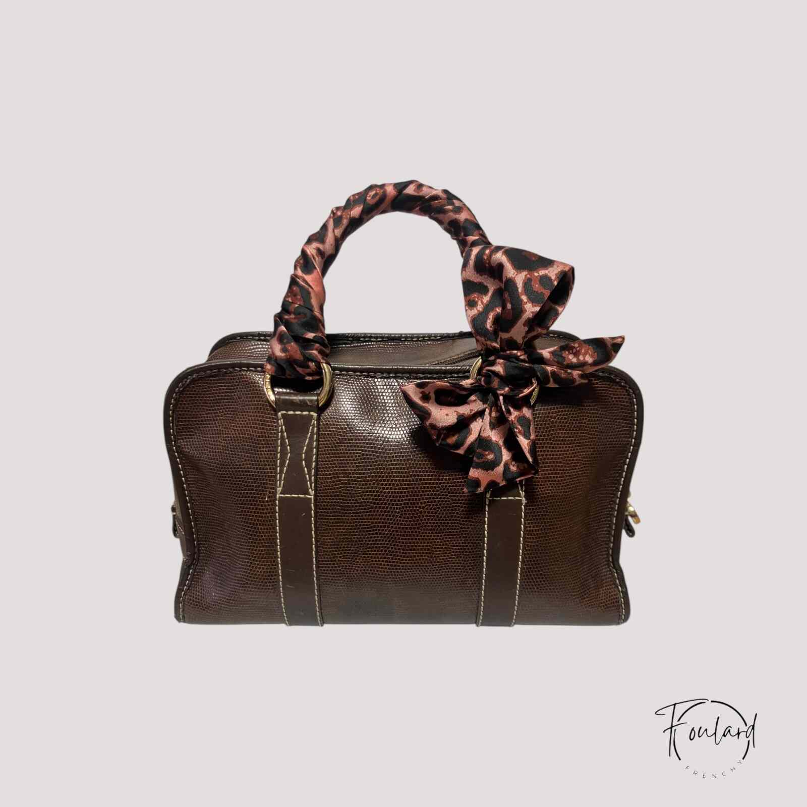 Ceinture foulard léopard brun sur fond blanc