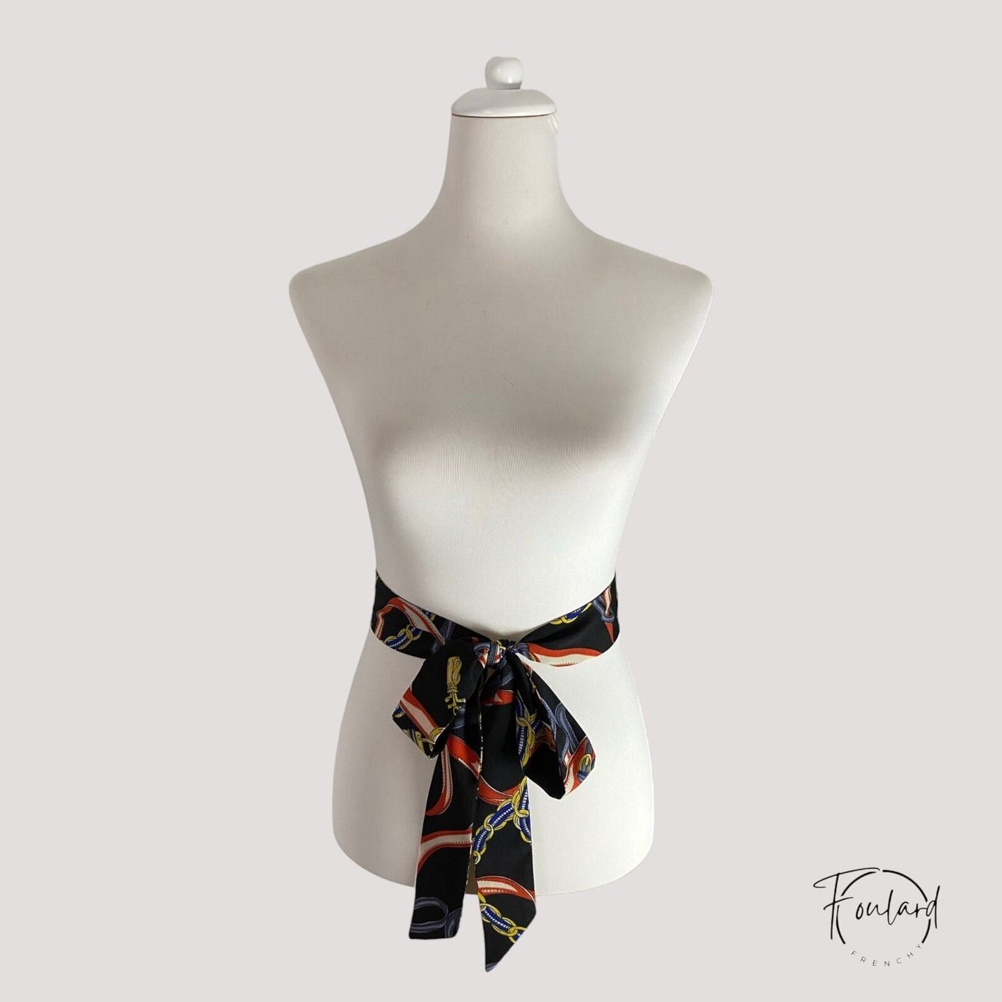 Vue d'ensemble de la ceinture foulard satinée