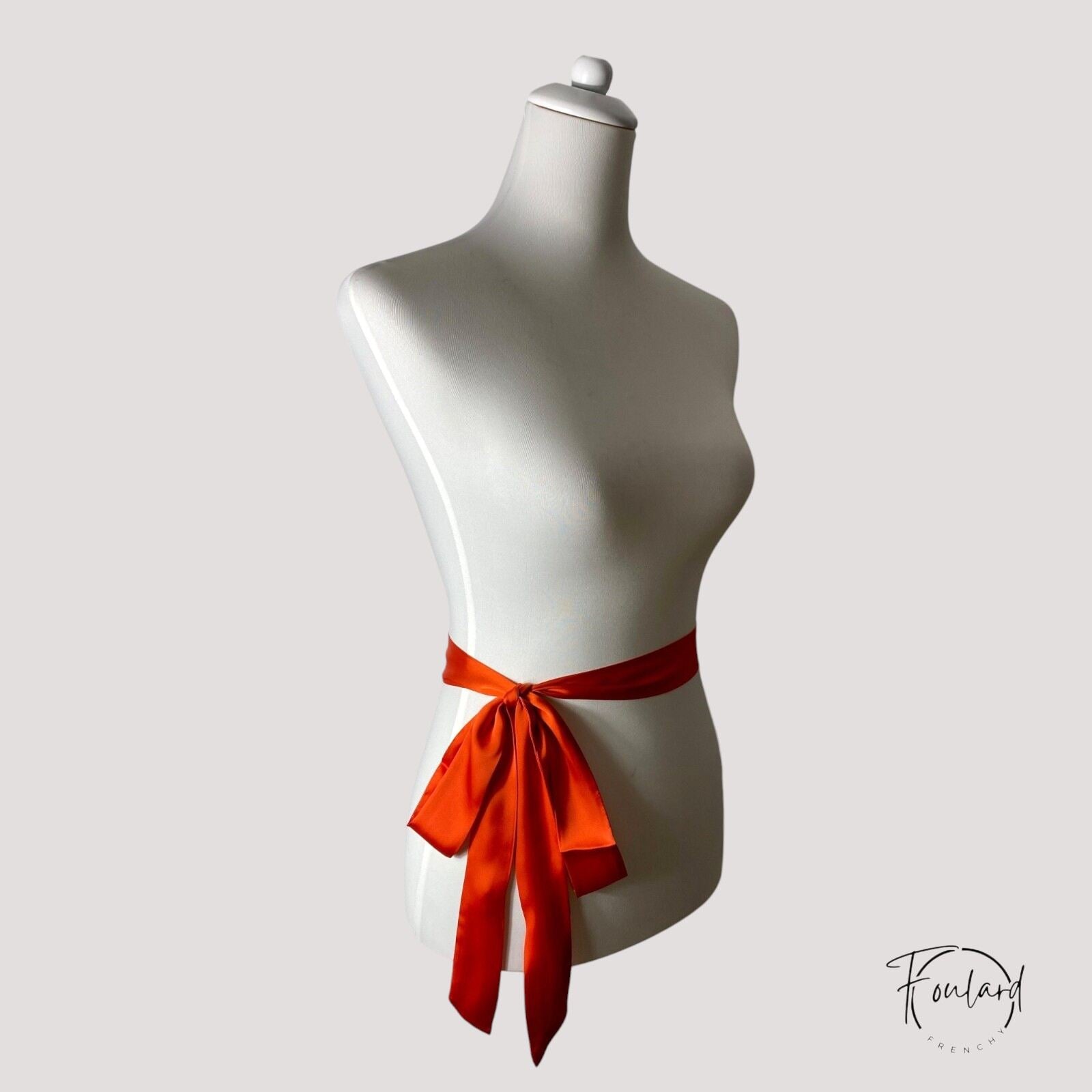 Ceinture foulard orange brûlé en satin soyeux